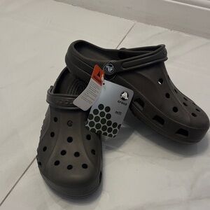 CROCS Classic Clogs in Charcoal/Brown